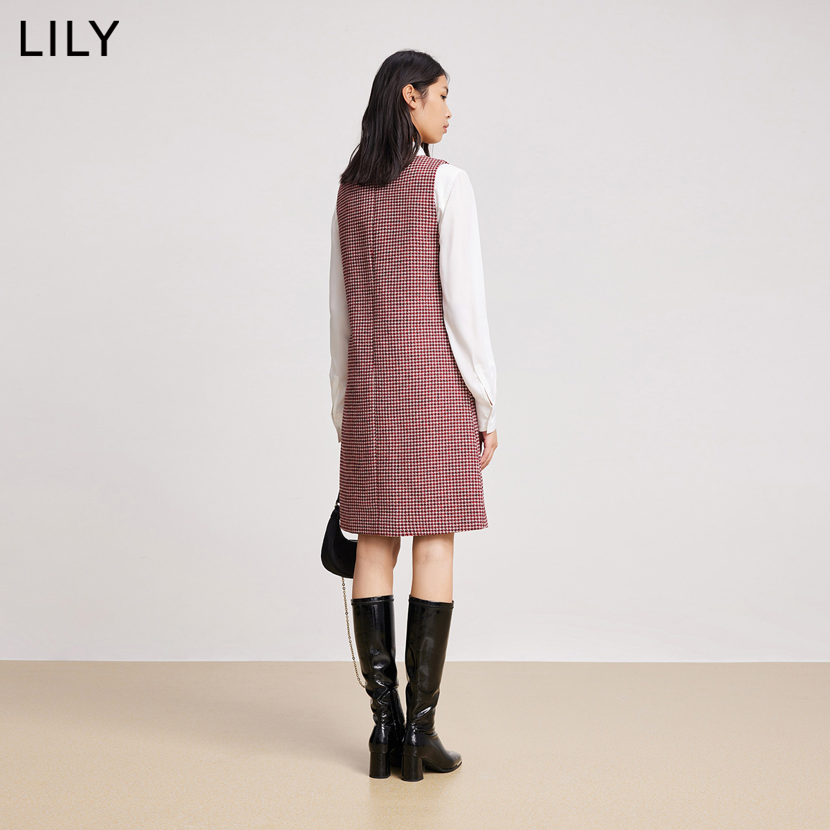 【商场同款】LILY2022春新款女装复古优雅千鸟格中长款吊带连衣裙 - 图1