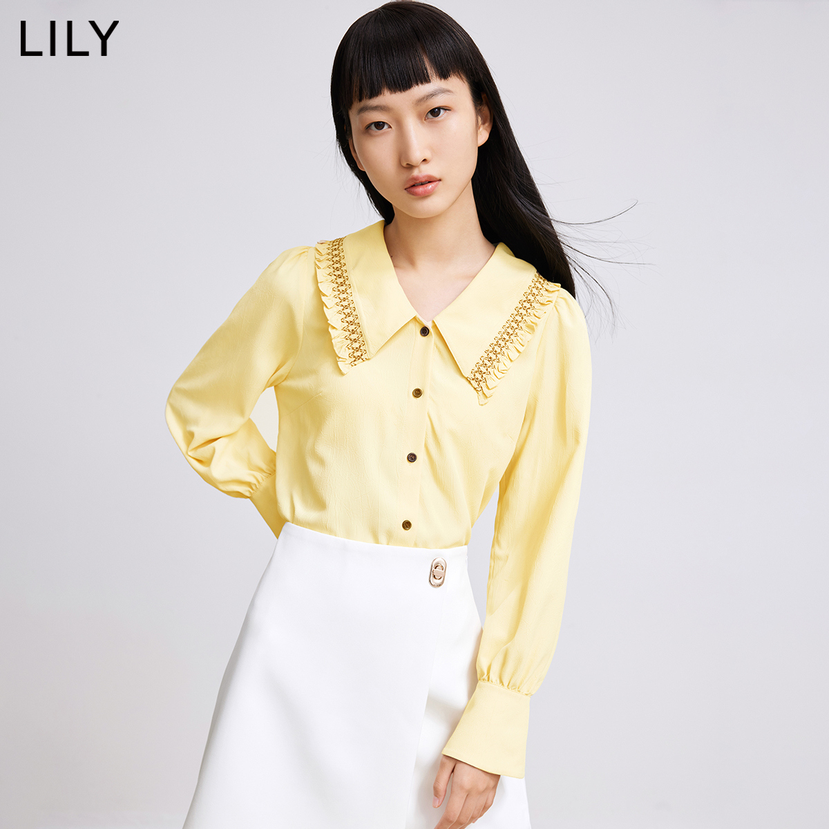 LILY官方旗舰店LILY2022春新款女装法式娃娃领复古泡泡袖通勤宽松长袖雪纺衬衫0