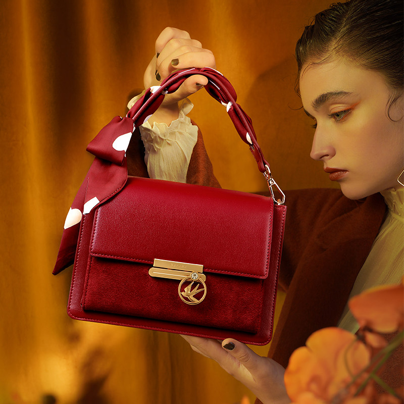 纽芝兰红色2021新款小众设计新娘包 纽芝兰箱包女士包袋