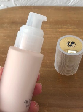 婉丝燕窝丽影晶莹粉底液