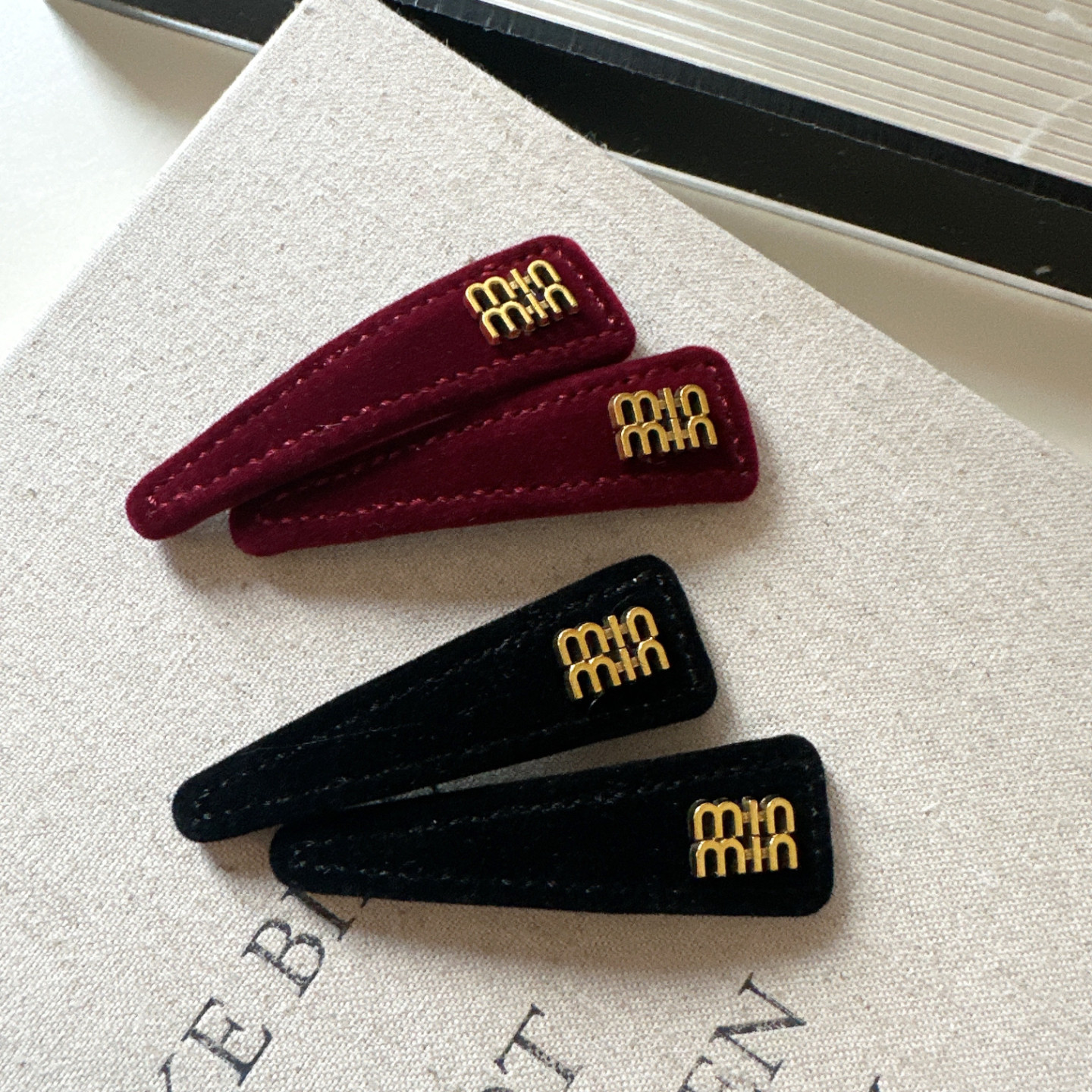 韩国同款秋冬新款复古丝绒字母边夹刘海发夹精致时髦碎发发卡发饰,淘宝优惠券,粉丝福利购,淘宝优惠卷