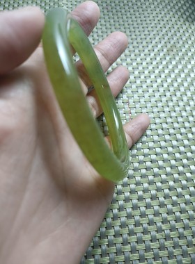 年底清货天然岫玉手镯黄绿色冰种手环正品送礼佳品女款促销带证书