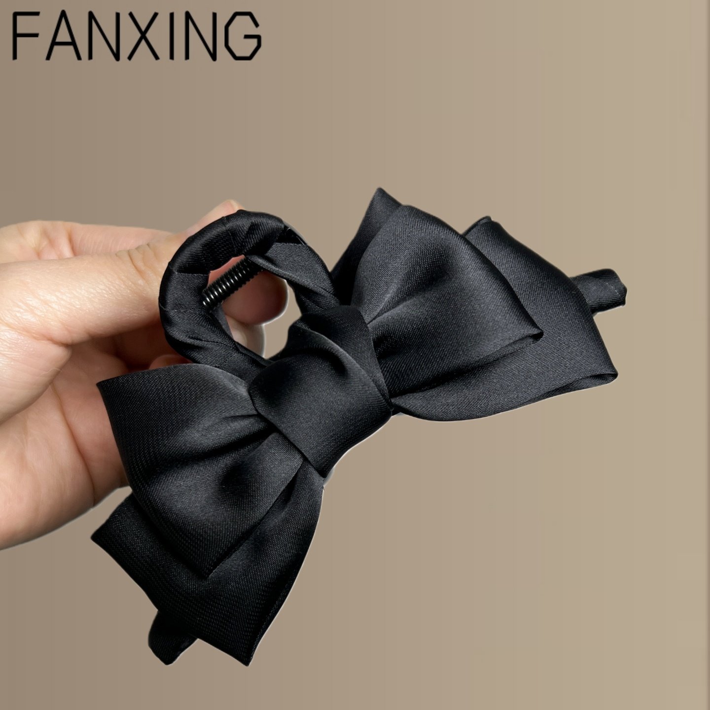 【首尔假日】缎面蝴蝶结抓夹显发量鲨鱼夹气质盘发夹甜美旅行发卡,淘宝优惠券,粉丝福利购,淘宝优惠卷