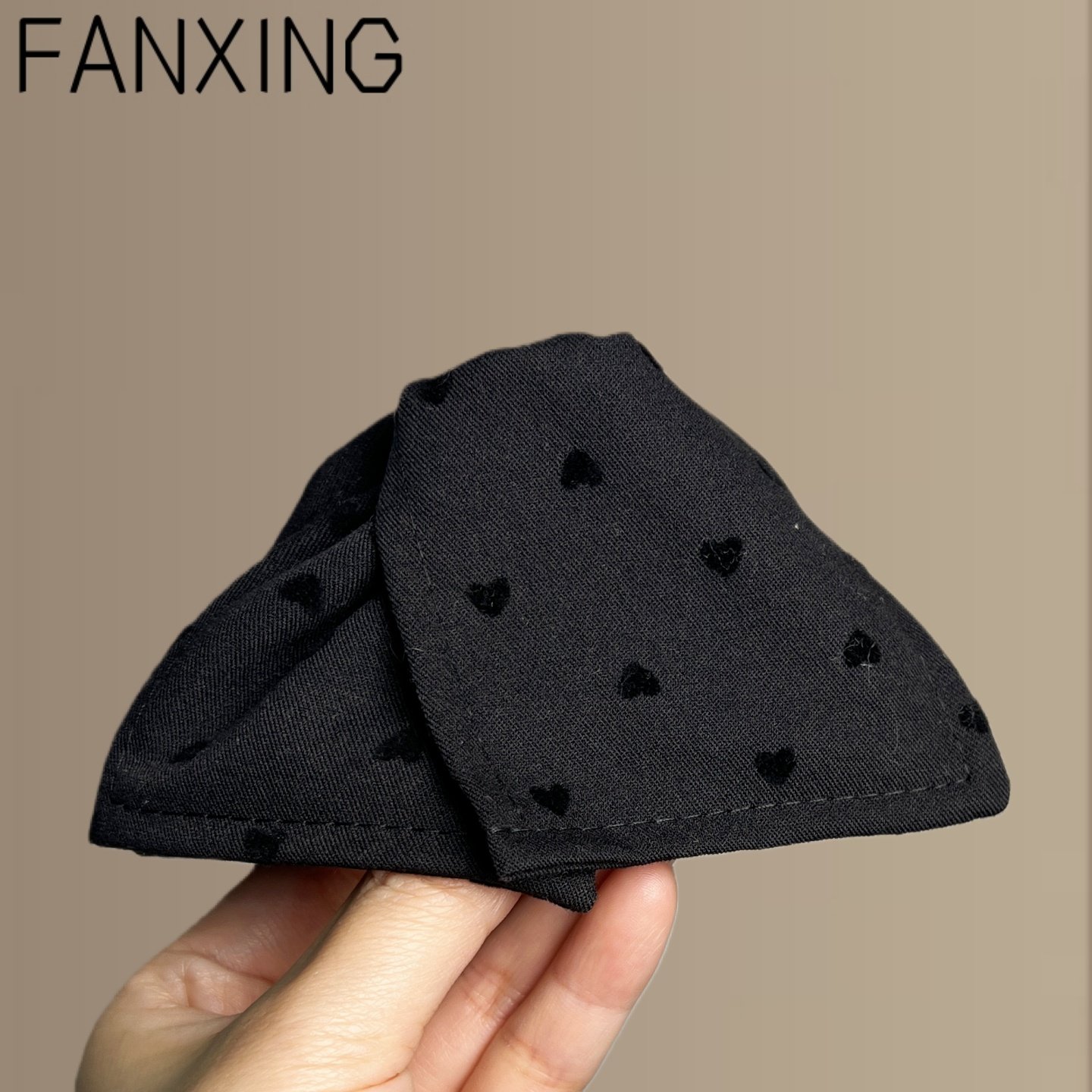 【首尔暮色】爱心布艺三角抓夹时尚大号鲨鱼夹后脑勺抓夹旅行发卡,淘宝优惠券,粉丝福利购,淘宝优惠卷