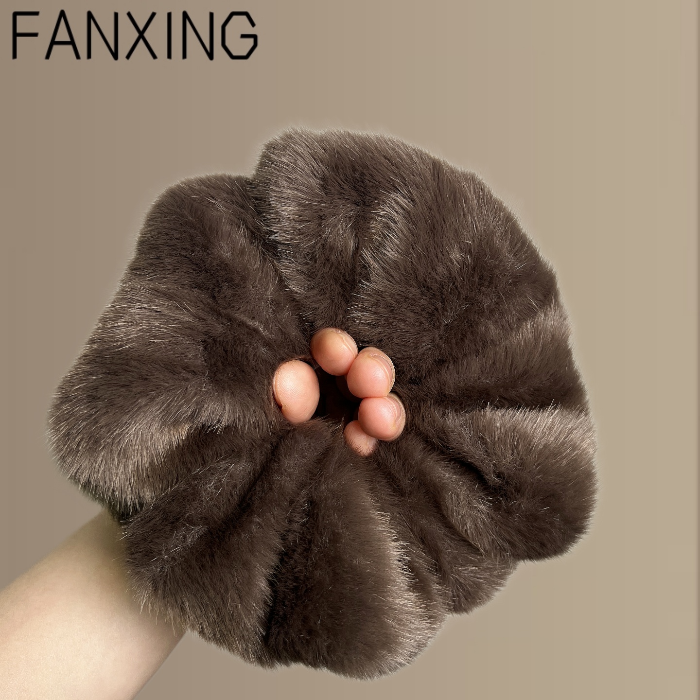 【舒适主义】高级感毛绒大肠发圈复古百搭发绳丸子头绳旅行发卡 - 图3