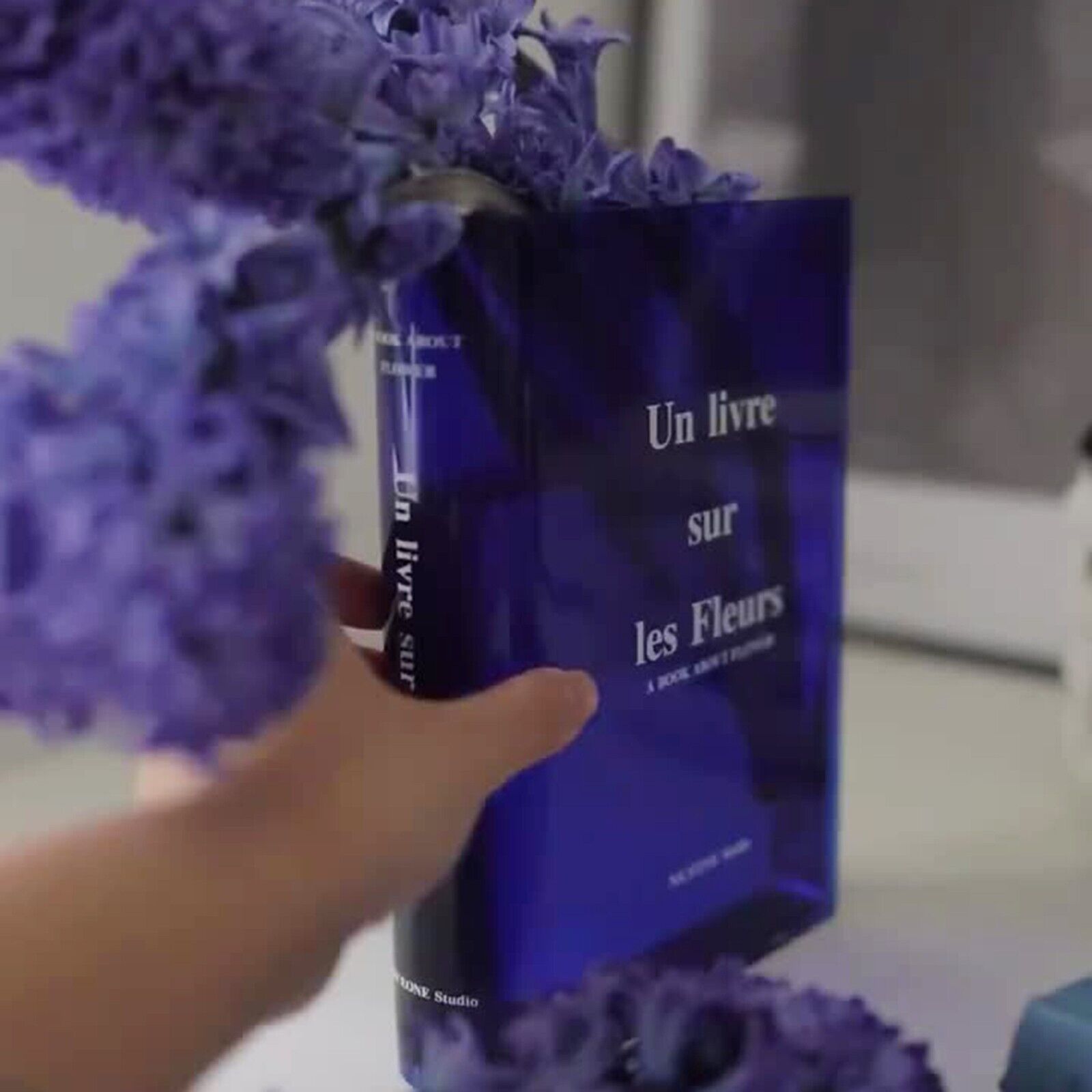 北欧网红书籍亚克力花瓶家居装饰品客厅家居装饰品桌面摆件 - 图1