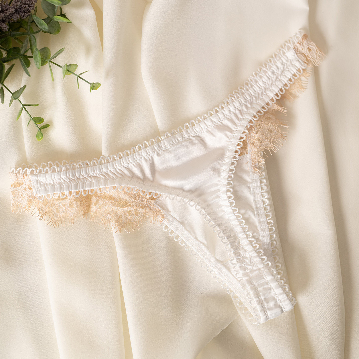 性感睫毛蕾丝丁字裤女无痕内裤法式甜美白T裤色丁布欧美公主花边,淘宝优惠券,粉丝福利购,淘宝优惠卷