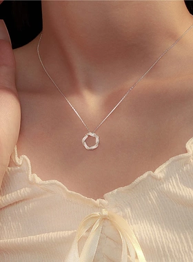 S999足银幸运花环项链女轻奢大方时尚纯银吊坠小众设计感锁骨颈链