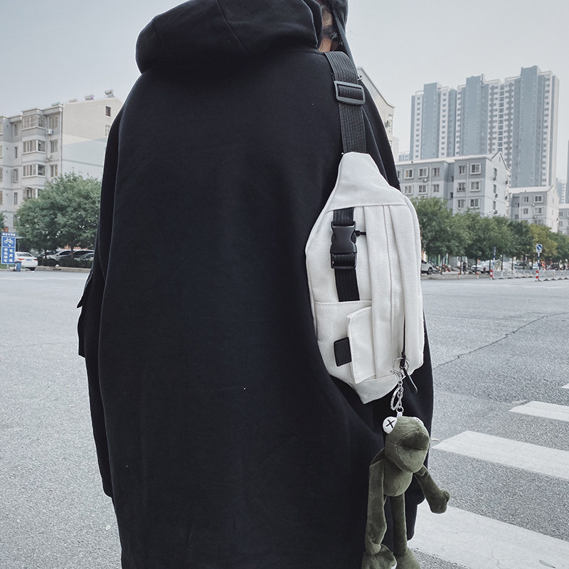 胸包潮牌ins超火小包休闲潮单肩包 詹森男装男士包袋