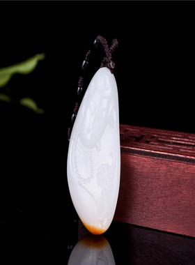 新疆和田玉俏色随形原石观音吊坠