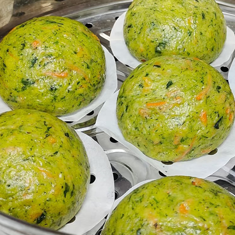 Spinach, carrot, cornmeal, vegetable steamed buns, pure handmade steamed buns, breakfast, instant staple food, pasta