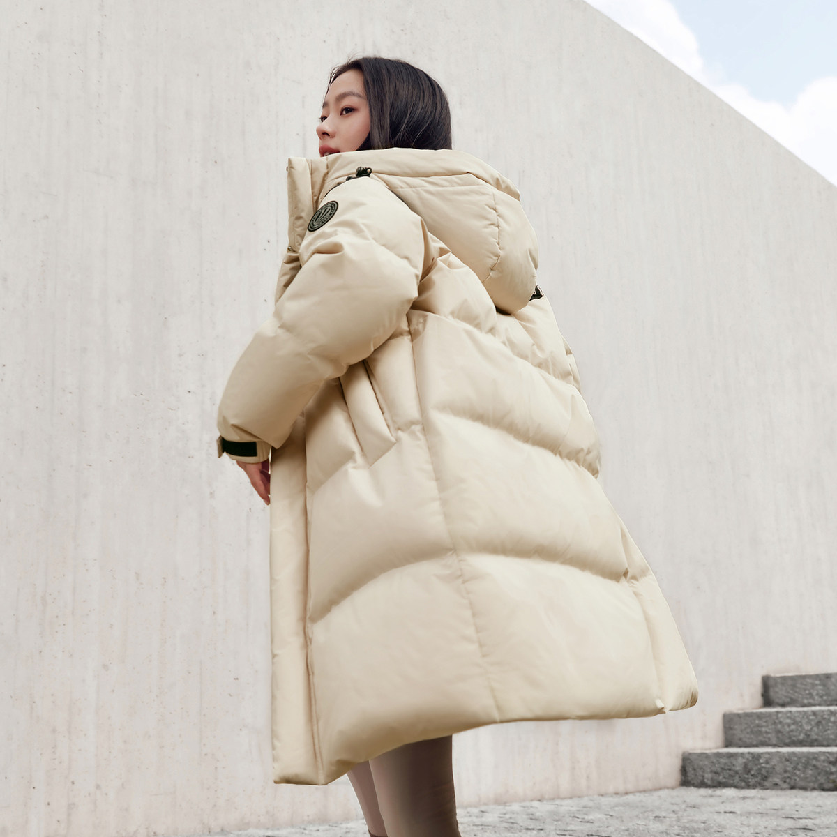 波司登2024冬季男女同款连帽长款时尚运动羽绒服