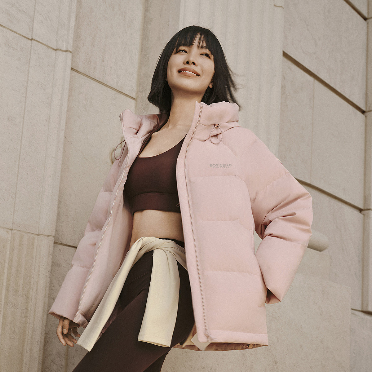 波司登2025经典休闲女款连帽百搭时尚冬季中款短款羽绒服