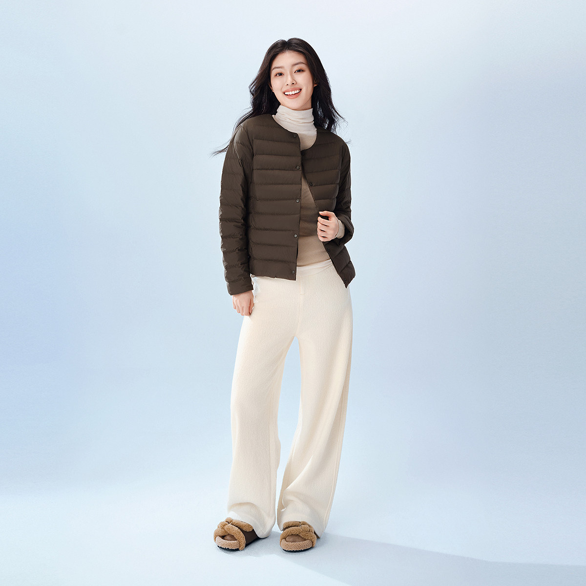 波司登2025秋季新款女短款居家外搭冬季内穿无领轻薄羽绒服