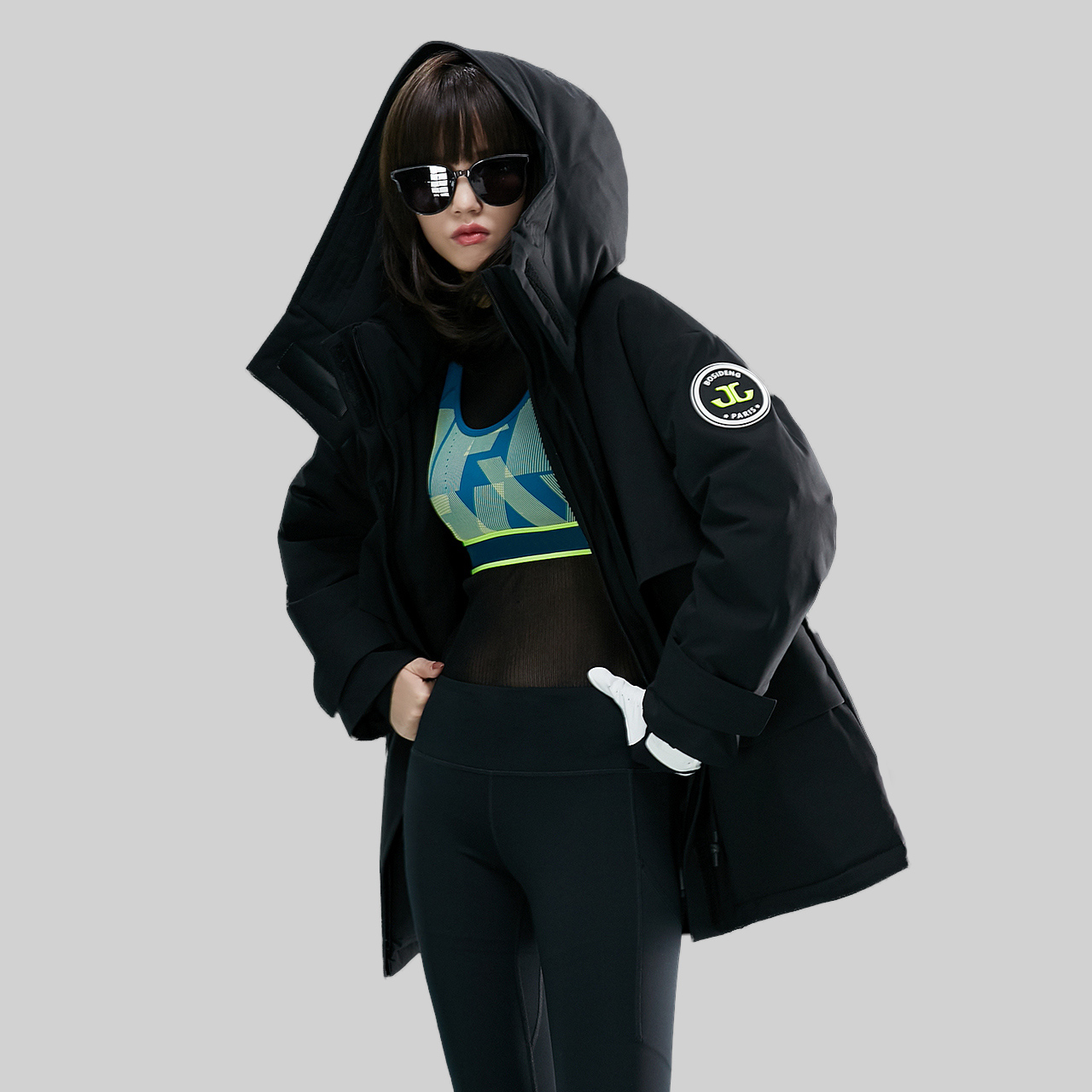 波司登新潮流可脱卸帽羽绒服女收腰显瘦外套