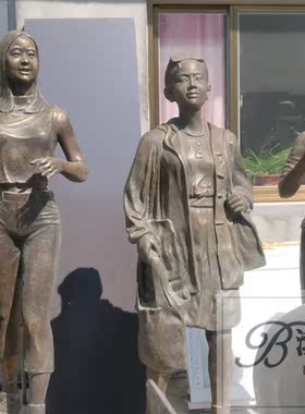 时尚风人物商业街景观小品雕塑