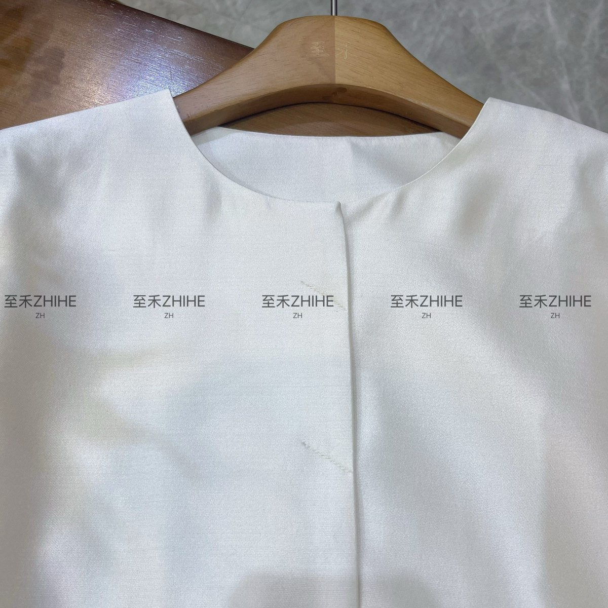 阅悦式桑蚕丝丝毛下摆拼欧根纱绣花小衫（含53羊毛）YS2w053 - 图2
