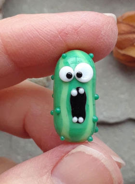 MiniatureGlassScreamingPickleinaB玻璃ottle瓶装尖叫泡菜