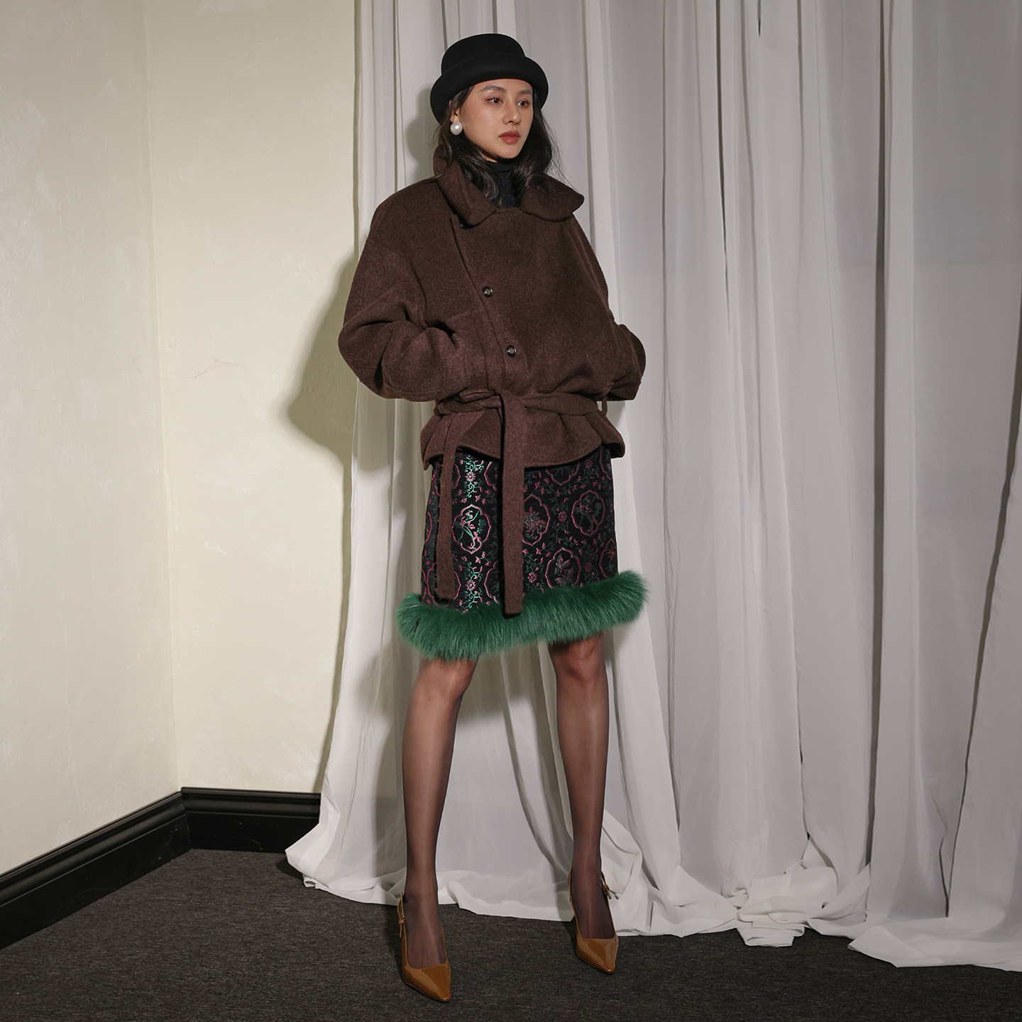 TWANG新年复古团花光感刺绣中式旗袍纽扣马甲狐狸毛包臀半裙套装,淘宝优惠券,粉丝福利购,淘宝优惠卷