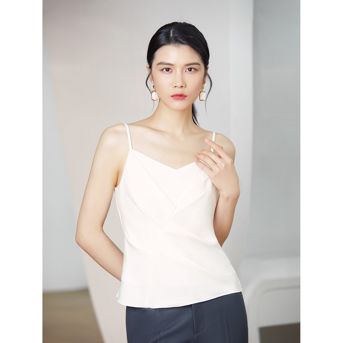 【垂柔醋酸】BBLLUUEE/粉蓝衣橱2026春夏精致四季百搭细肩带吊带,淘宝优惠券,粉丝福利购,淘宝优惠卷