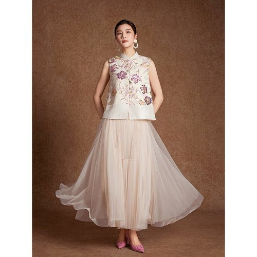 BBLLUUEE/粉蓝衣橱2026春夏新中式立体珠片绣花无袖马甲女短开衫 - 图2