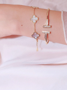 18k五朵花幸运草简约风钛钢手链