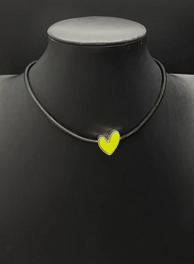黑色皮绳爱心吊坠颈链choker