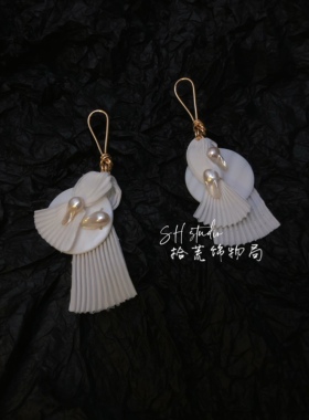 三宅褶皱布白色天然珍珠贝壳简约小众耳饰婚品保色抗氧化银针