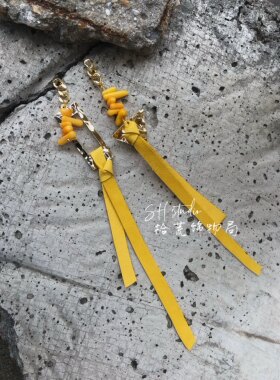 保色厚镀金黄色羊皮不对称耳饰