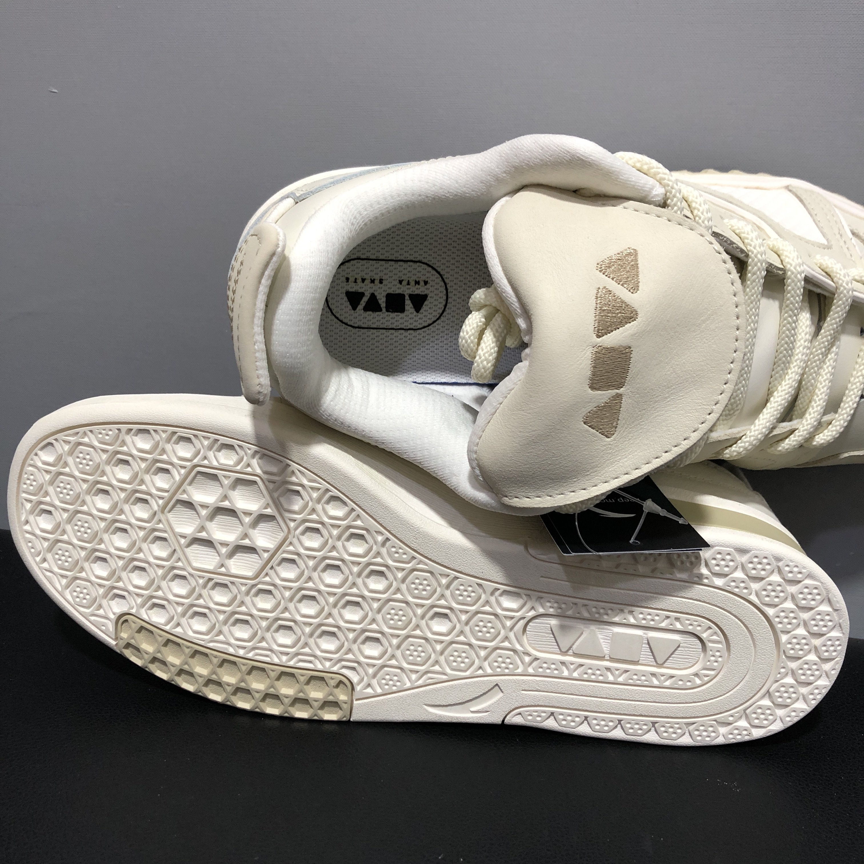 安踏男鞋骜驭板鞋皮面防水防滑舒适耐磨休闲低帮滑板鞋112238073,淘宝优惠券,粉丝福利购,淘宝优惠卷