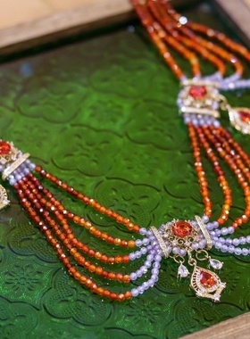 芳菲雪红色锆石异域风