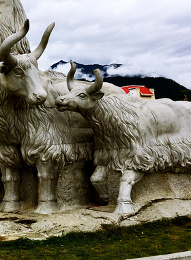 矗立在大草原的牦牛雕塑摆件