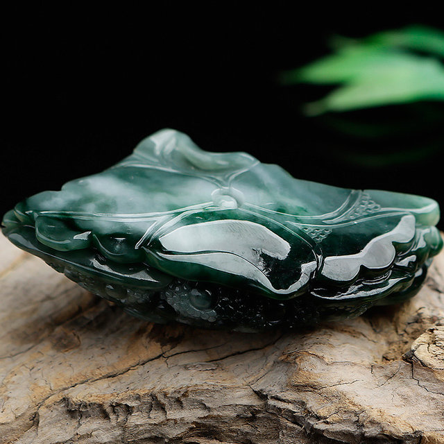 A goods Burmese old pit three-legged toad pendant jade pendant