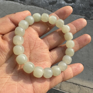 新疆和田玉高青白玉手链甜水河油膏料10mm老型珠无结构男女手串