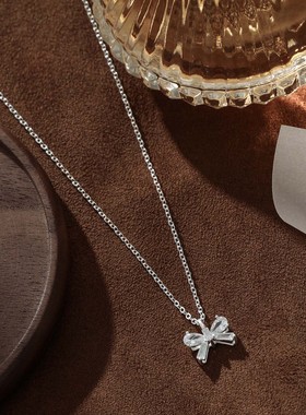 s999纯银足银小众设计感蝴蝶结吊坠项链女感锆石锁骨链首饰