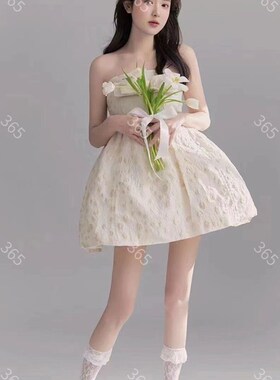照相馆主题时尚氛围感春日小清新少女画报纯欲风私房写真艺术照服