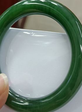 推荐俄罗斯碧玉菠菜绿肥圆手镯色泽甜绿密度高起莹光油性十足收藏