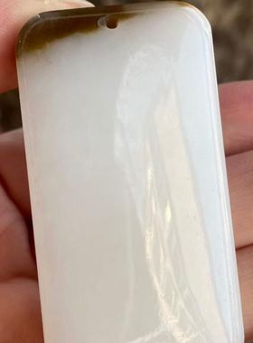 店主强烈推荐和田玉且末糖白平安无事牌吊坠颜色分明漂亮细腻油润