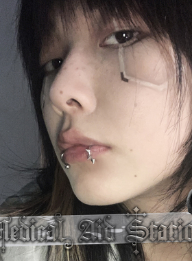 朋克风铆钉钛钢不褪色穿孔耳环