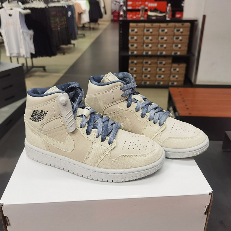 正品NIKE/耐克AIR JORDAN 1女子复古休闲高帮板鞋 DM9126-104 - 图0