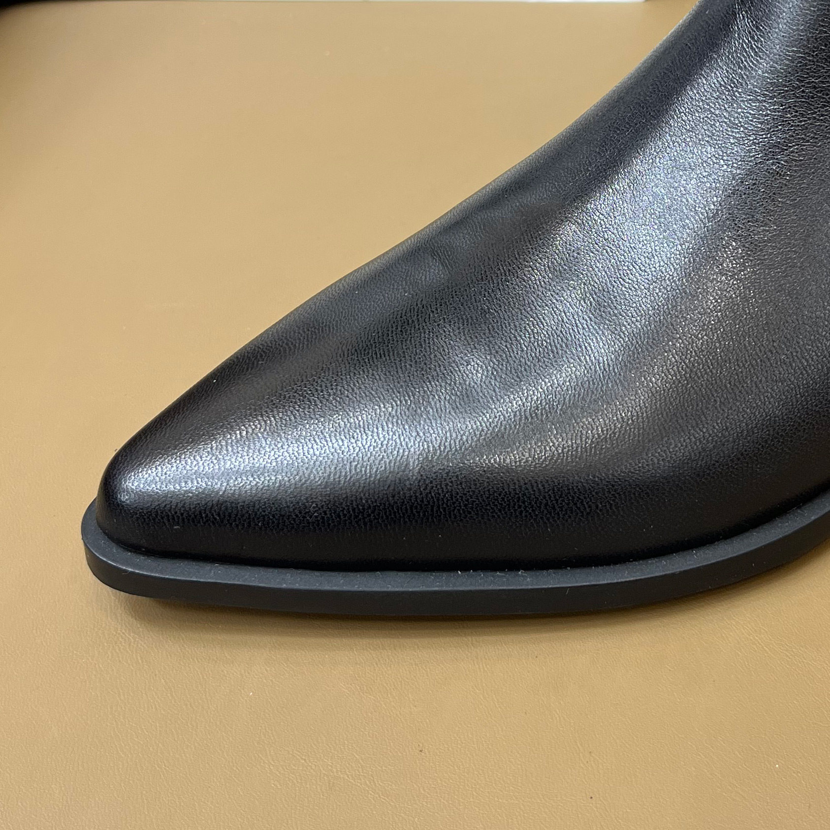 欧洲站2025秋冬新款女鞋复古真皮尖头平底加绒时尚短筒百搭短靴子,淘宝优惠券,粉丝福利购,淘宝优惠卷