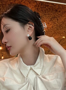 优雅天然巴洛克黑树脂耳钉
