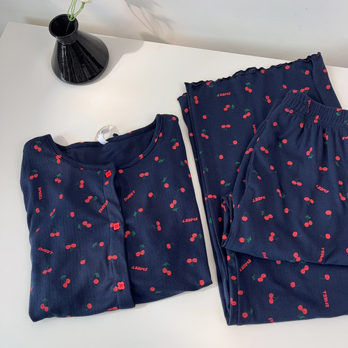 含胸垫三件套睡衣女软叽叽亲肤吊带开衫长袖长裤樱桃家居服可外穿 - 图2