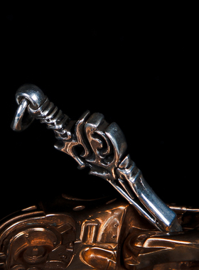 渡鸦工作室2025年会员专属《渡鸦之影·秘刃》吊坠925银手工挂坠