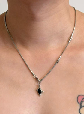 Komeiku三色十字芒星项链