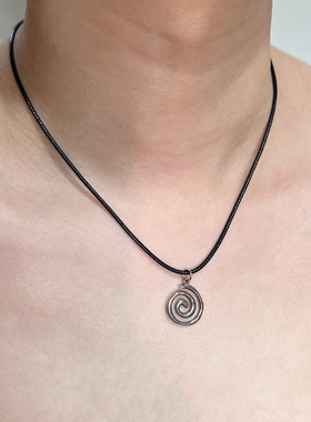 银色漩涡中性风皮绳项链