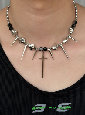 尖刺铆钉十字架男女锁骨项链