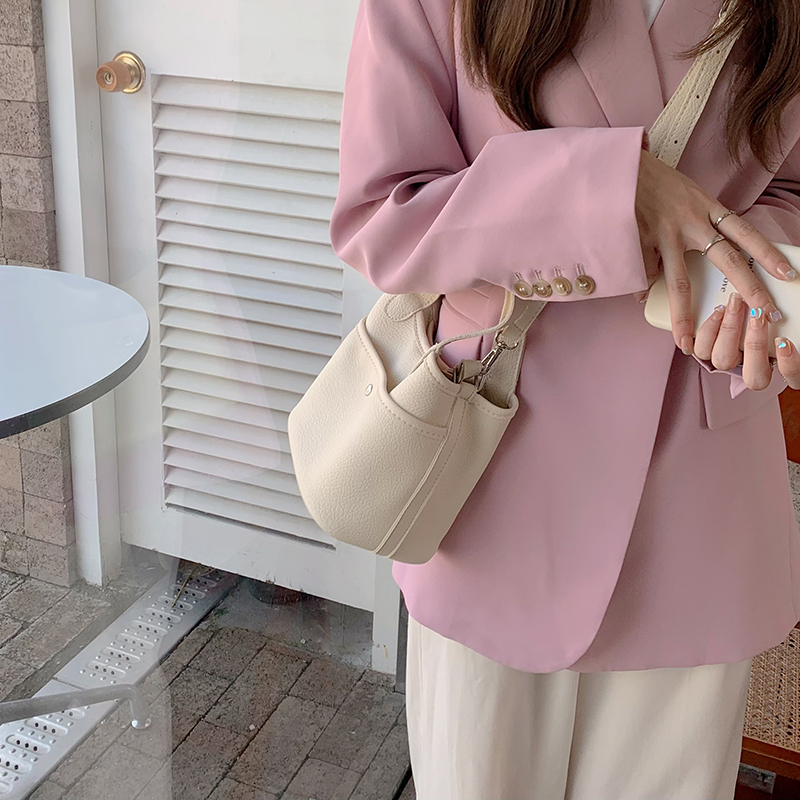 2024韩版ins新款菜篮子包包手提包简约时尚软皮质感斜挎水桶包女 - 图0