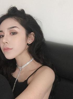 推荐性感全钻深V领搭配项链