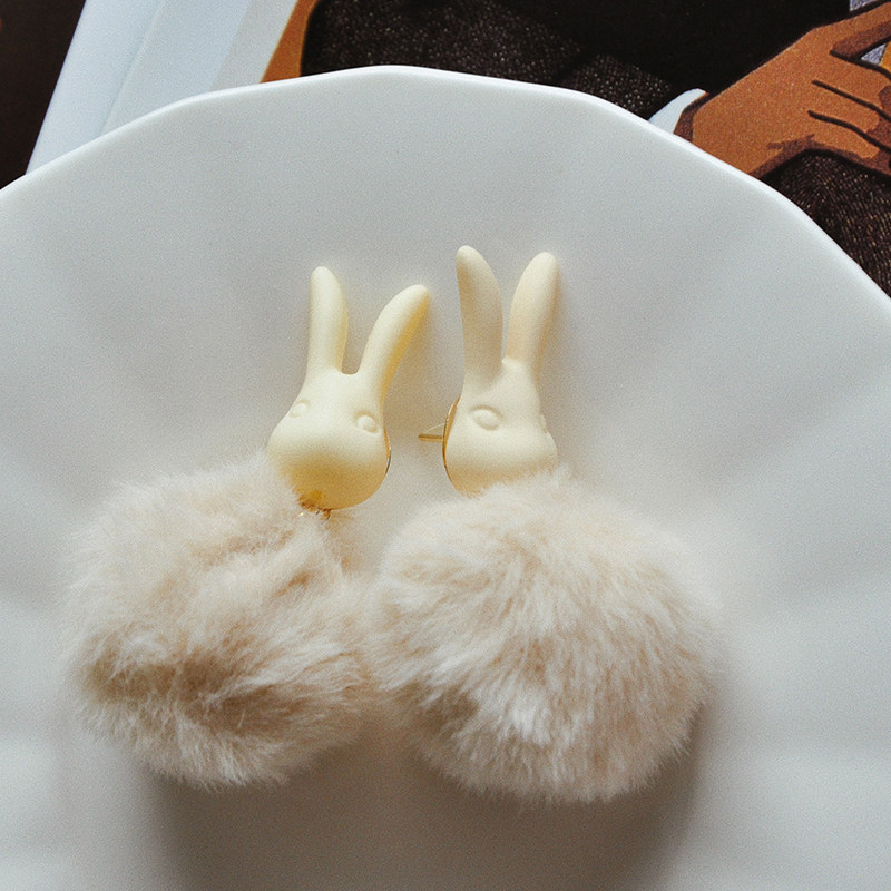 80斤少女原创 复古可爱兔子奶油色毛球耳饰 毛茸茸银耳勾耳夹百搭,淘宝优惠券,粉丝福利购,淘宝优惠卷